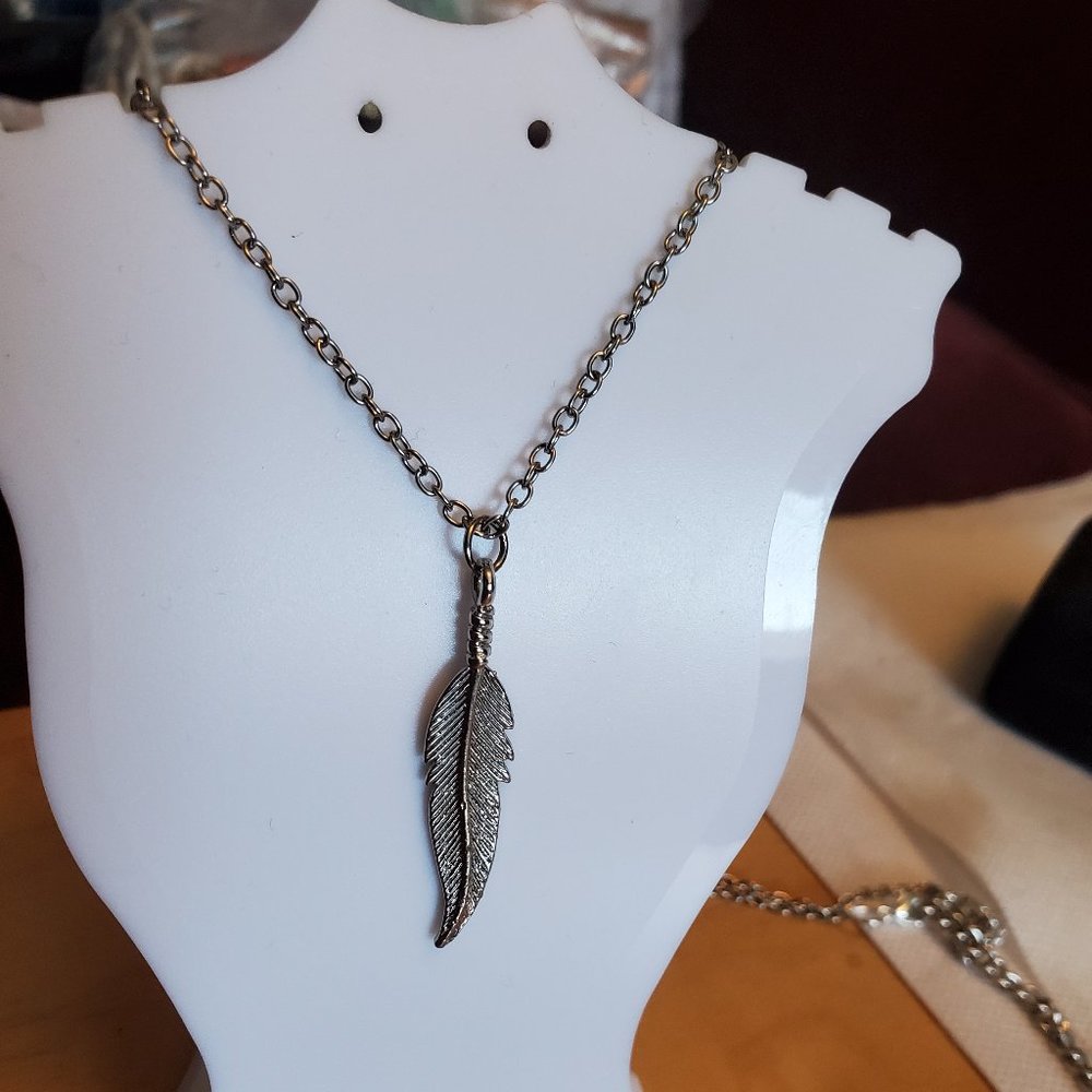 20" Silver Tone Feather Charm Pendant Necklace